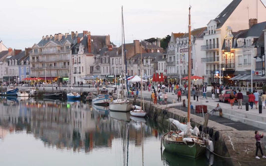 Nous serons présents tout l'été lors des nocturnes du Quai Jules Sandeau au Pouliguen. - Ligne 42
