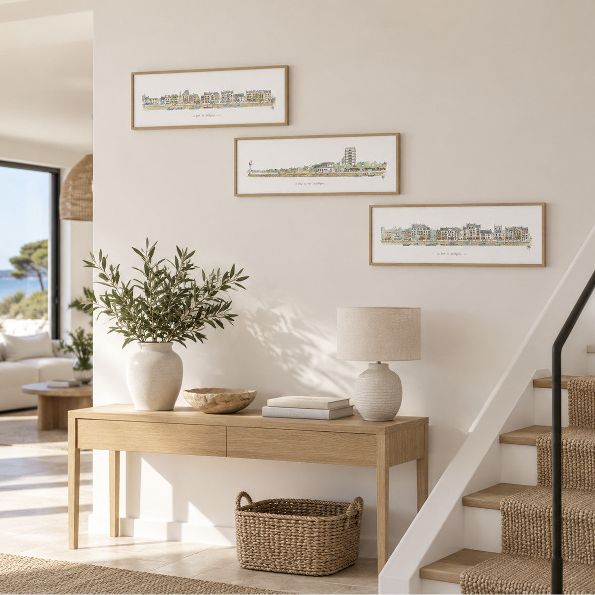 Trois aquarelles du Pouliguen présentées dans un intérieur