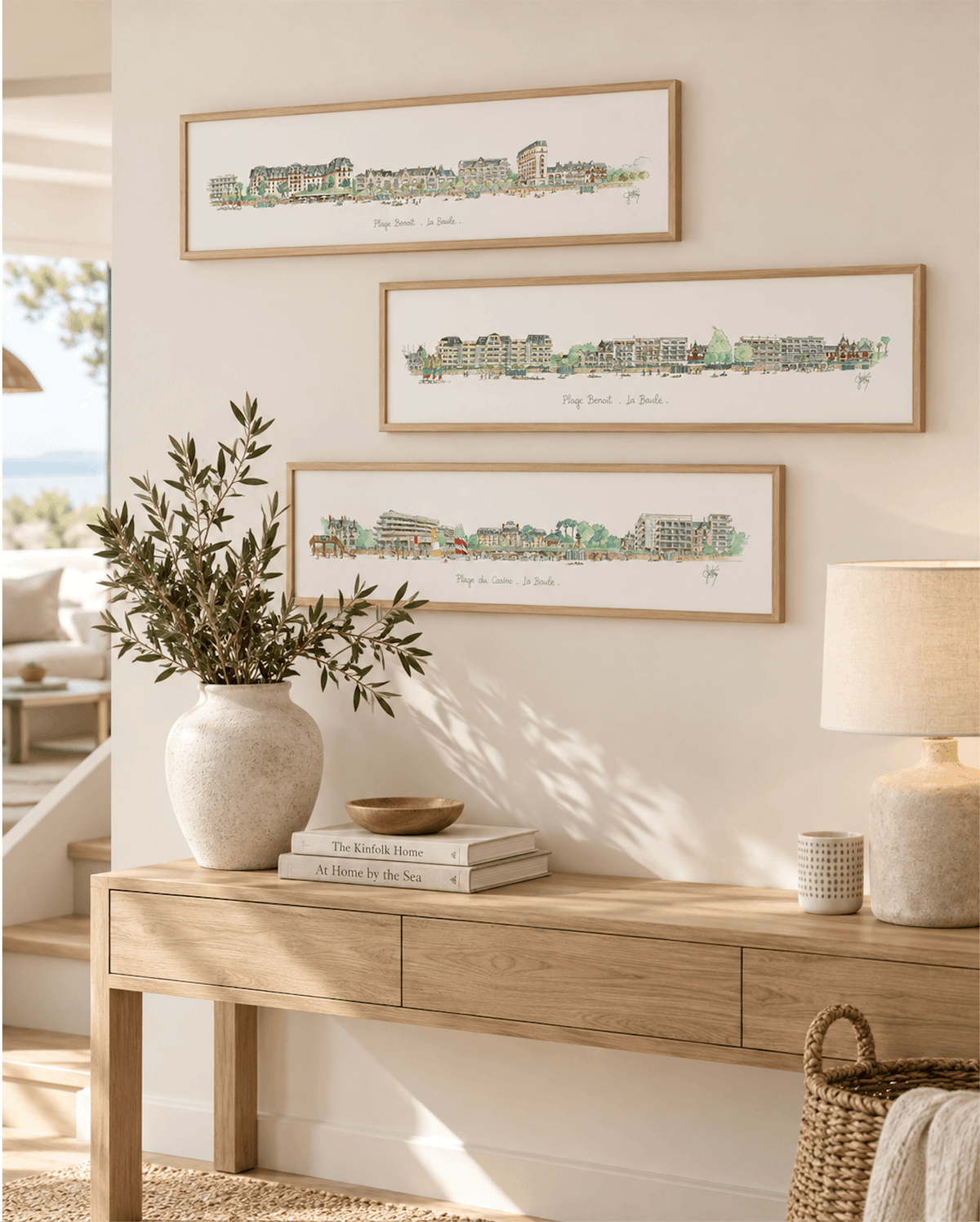 Trois aquarelles panoramiques de La Baule présentées dans un intérieur